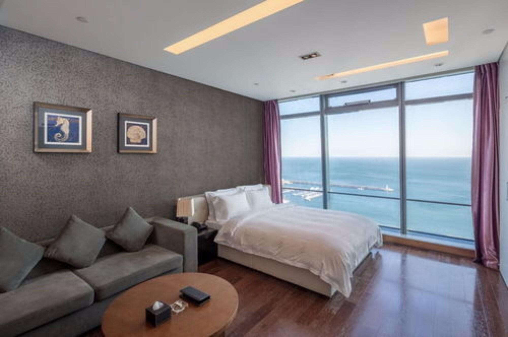 Grand Madison Qingdao Harbour-View Central（Former Qingdao Farglory Hotel） Экстерьер фото
