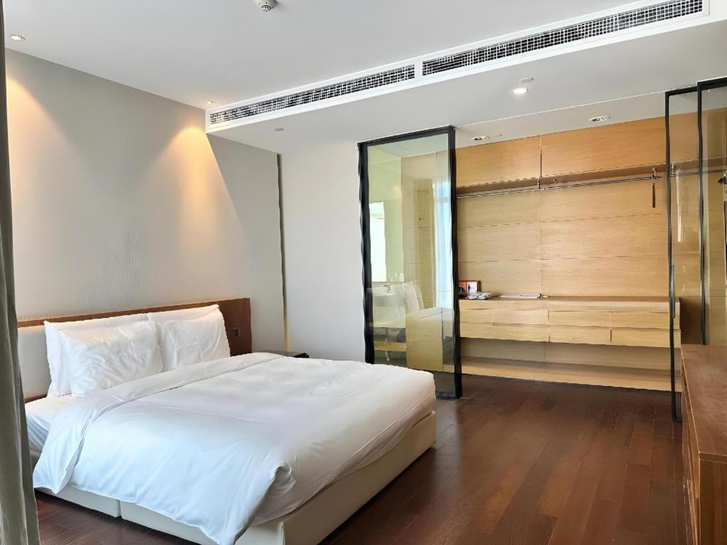Grand Madison Qingdao Harbour-View Central（Former Qingdao Farglory Hotel） Экстерьер фото