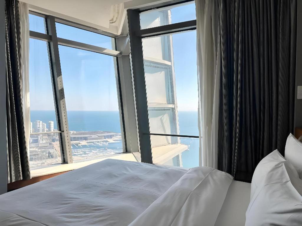 Grand Madison Qingdao Harbour-View Central（Former Qingdao Farglory Hotel） Экстерьер фото