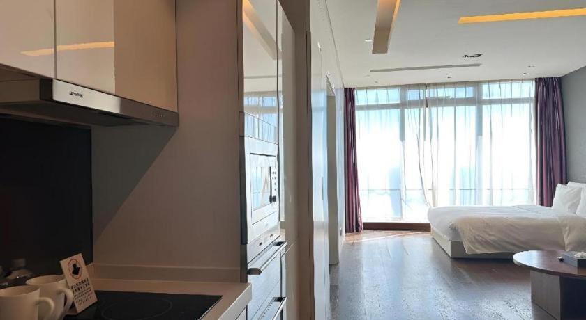Grand Madison Qingdao Harbour-View Central（Former Qingdao Farglory Hotel） Экстерьер фото